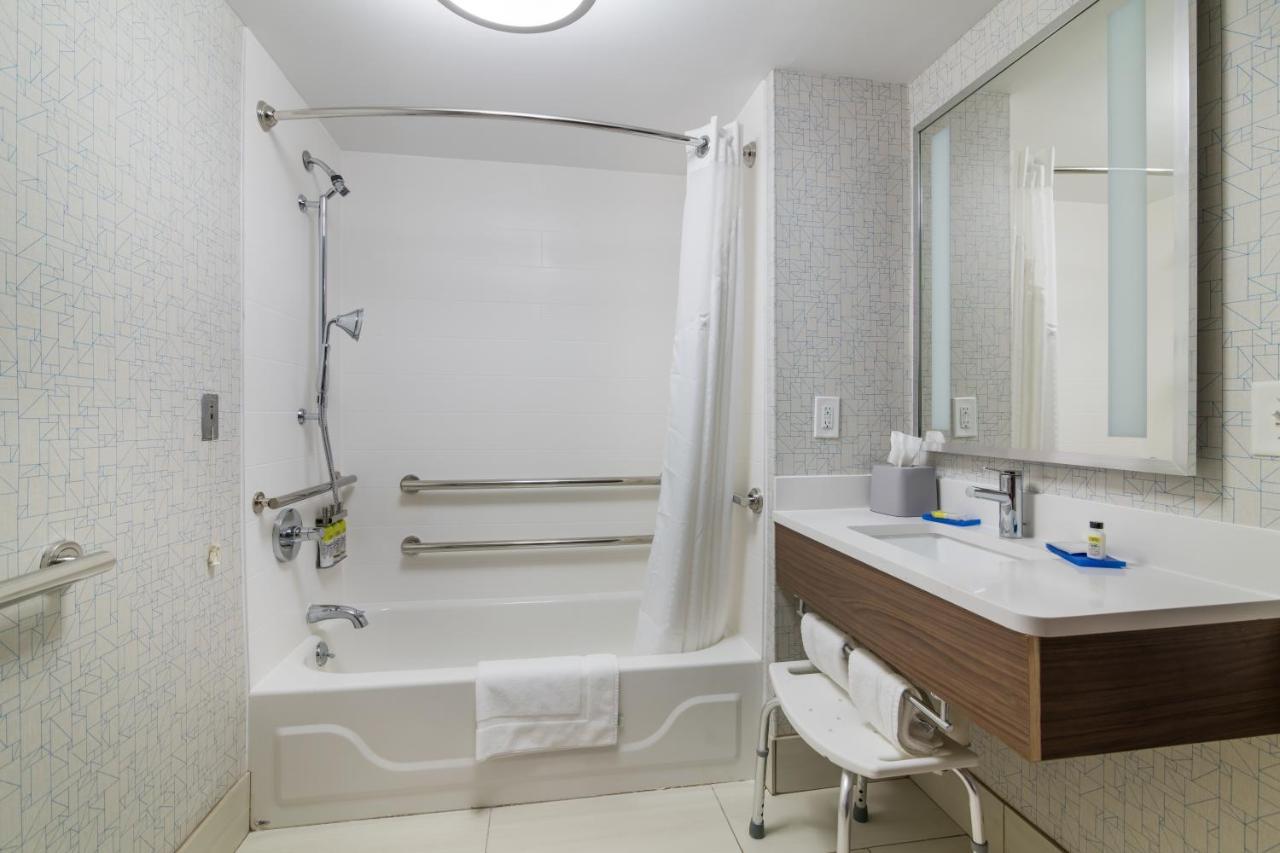 Holiday Inn Express - Plymouth By Ihg Exteriör bild